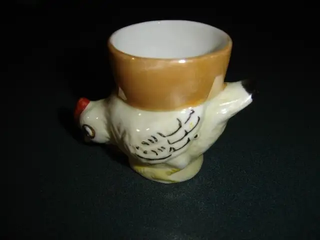 Lusterware "Chicken" Egg Cup65048389410433120