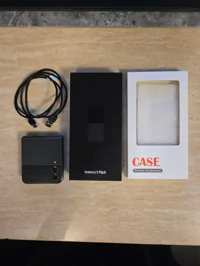 Samsung Galaxy Z Flip5 8GB RAM 512GB Gently Used Unlocked, View more