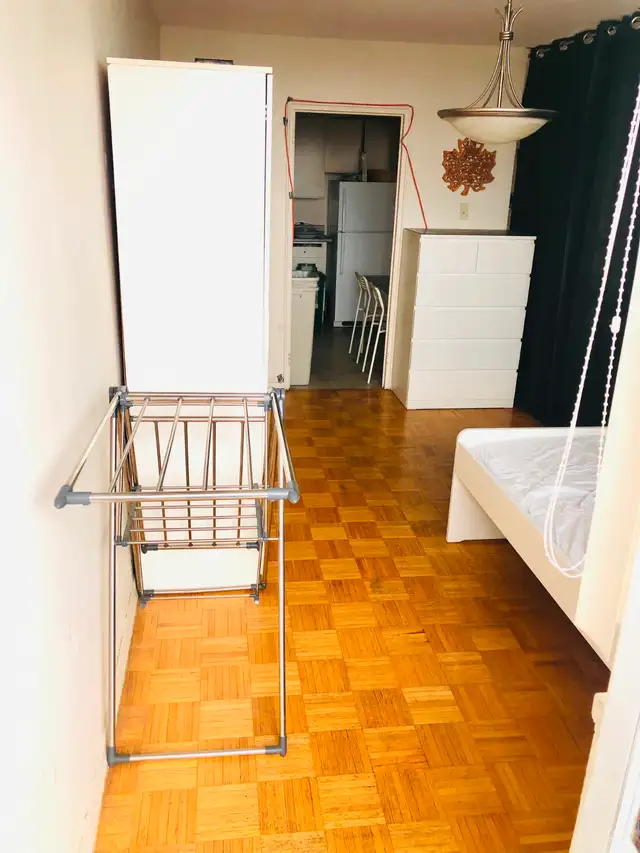 Partition OR Bedspace-Skyline 401 & DVP View Of Toronto in Room Rentals & Roommates in City of Toronto - Image 3