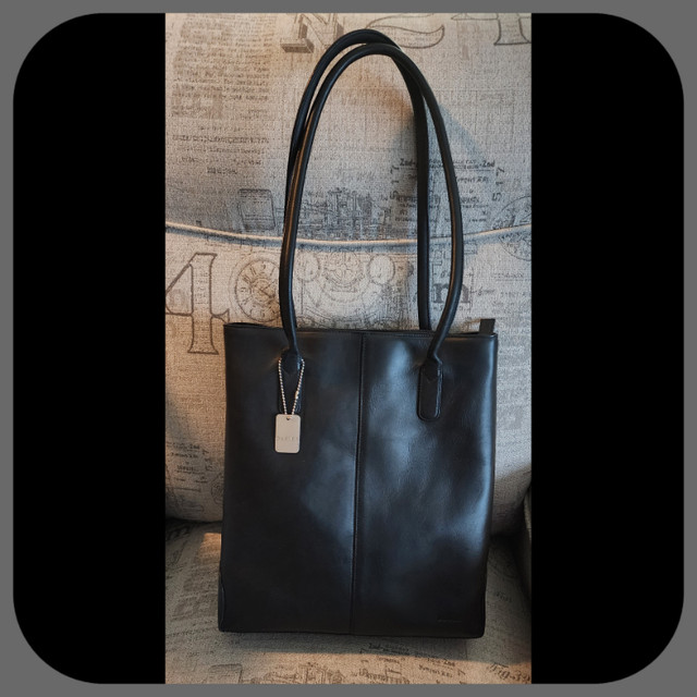 DANIER || Black Leather Bucket Purse in Women's - Bags & Wallets in Abbotsford - Image 2