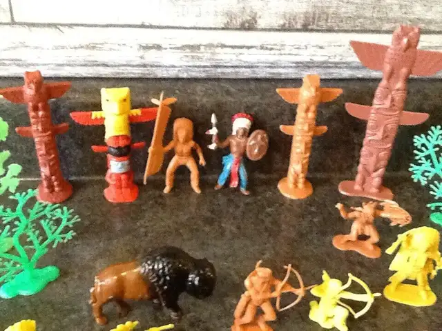 NORTH AMERICAN PLASTIC INDIANS X 20 PLUS ALL THE EXTRAS in Toys & Games in London - Image 3