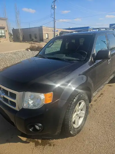 2011 ford escape 4cyl fwd great on gas brand new tires and inspection done over the winter 5000obo a...