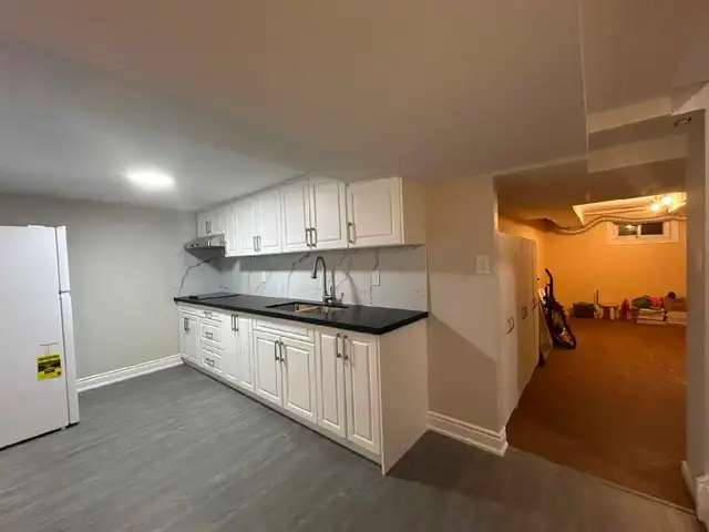 North York Rooms For Rent in Long Term Rentals in City of Toronto - Image 9