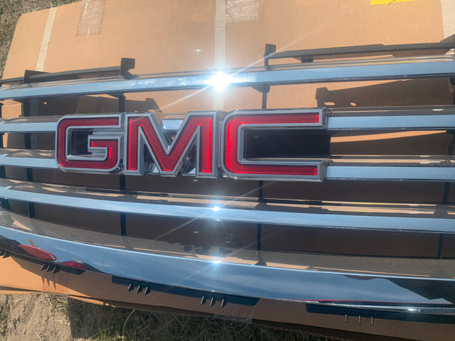 2007 / 14 GMC Sierra 1500 Grille OEM GM BRAND NEW in Other Parts & Accessories in Hamilton - Image 3