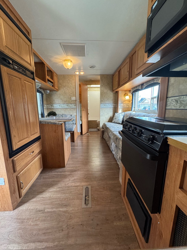 2006 Jayco Jayflight trailer in Travel Trailers & Campers in Calgary - Image 4