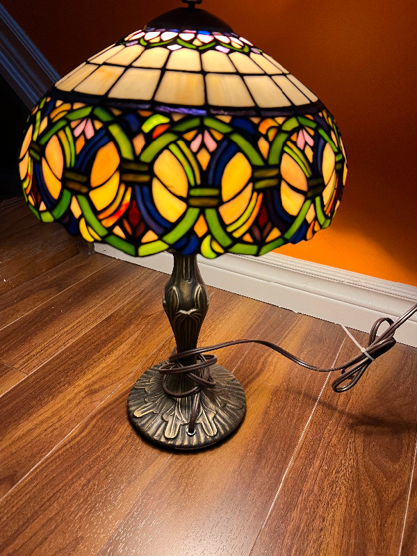 Beautiful small Tiffany lamp in Indoor Lighting & Fans in Oakville / Halton Region