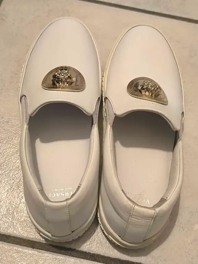 Versace Size 35 Medusa Shoes Sneakers Loafers kicks in Men's Shoes in Markham / York Region - Image 5