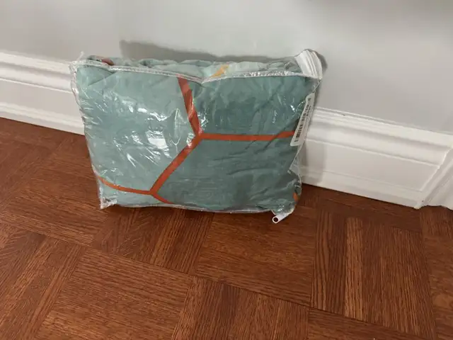  Queen Duvet cover set, geometric  in Bedding in Markham / York Region - Image 2