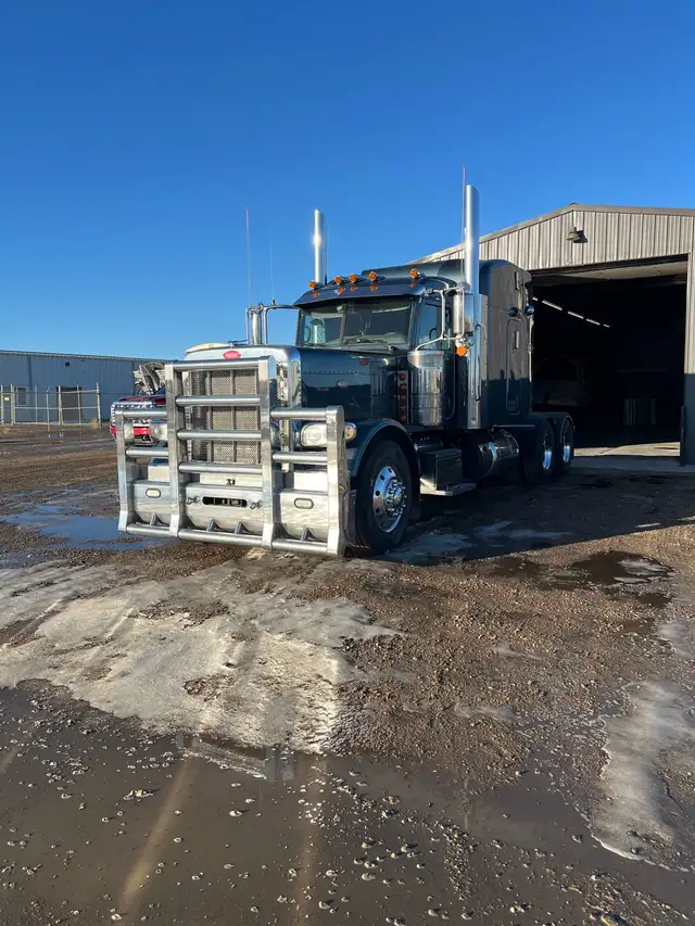 389 Peterbilt  in Heavy Trucks in Lethbridge - Image 3