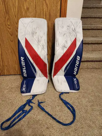 Bauer vapor X5 pro goalie pads. Size intermediate small, View more