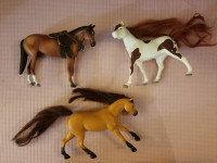 DWA LLC Just Play HORSE 3 x figures lot
