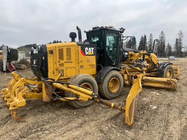 140M AWD Cat Grader 2015  in Other in Grande Prairie - Image 11