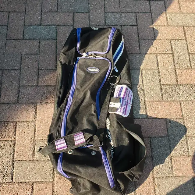 New Louisville Slugger Baseball Softball Bat and Equipment Bag in Baseball & Softball in Barrie - Image 3