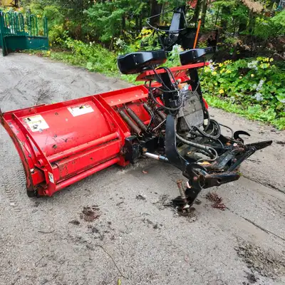 Western Wide-Out adjustable wing snowplow. Approx. 8 years old; expands 8′ to 10′. Good used conditi...