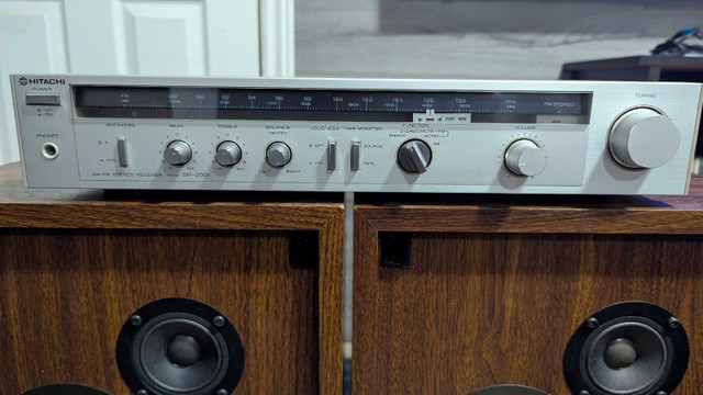 Hitachi solid state Receiver and matching Speakers in General Electronics in Kitchener / Waterloo - Image 3