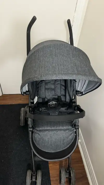 Evenflo stroller || Poussette Evenflo, View more