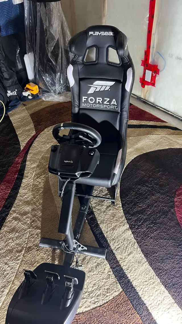 PlaySeat Forza Racing Chair & Logitech G920 in XBOX One in Calgary - Image 7