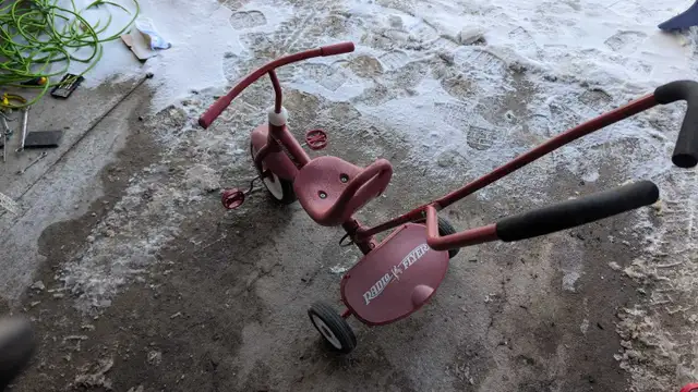 Radio Flyer Tricycle – 2 for 80 or 1 for 40 in Kids in London - Image 3