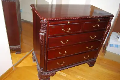 Commode en bois à 5 tiroirs et deux tablettes, View more