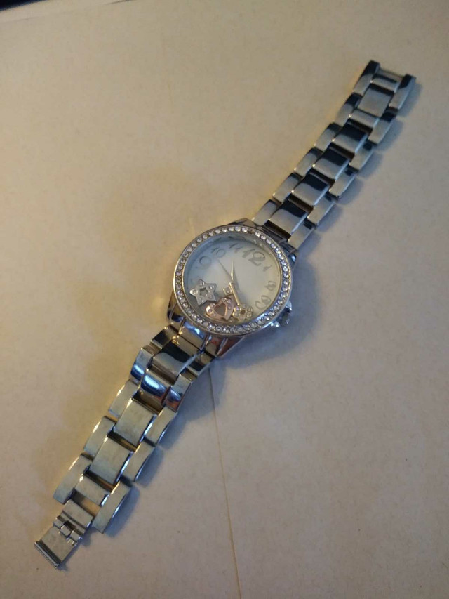 Avon vintage quartz watch for women in Jewellery & Watches in City of Toronto - Image 2