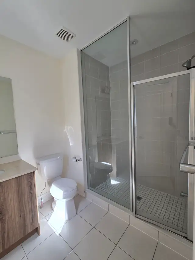 1 bedroom 1 washroom in 4 bedroom new home midhurst springwater in Room Rentals & Roommates in Barrie - Image 10
