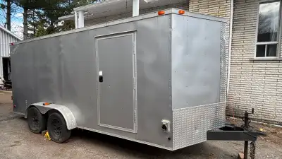 Remorque cargo Gator 2012, 4,88 m x 2,13 m x 1,98 m, double essieu, capacité de 3 175 kg, avec disjo...