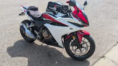 2018 Honda CBR500R Abs with low km. Well maintained motorcycle. Excellent bike for beginners or some...