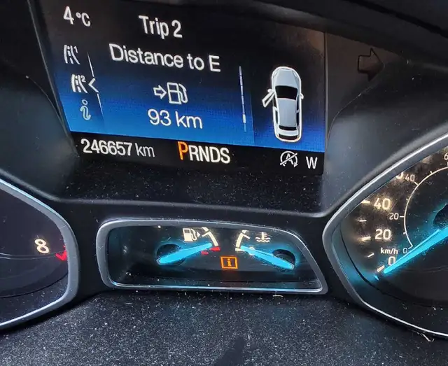 FORD ESCAPE 2017 AWD SE in Cars & Trucks in Calgary - Image 6