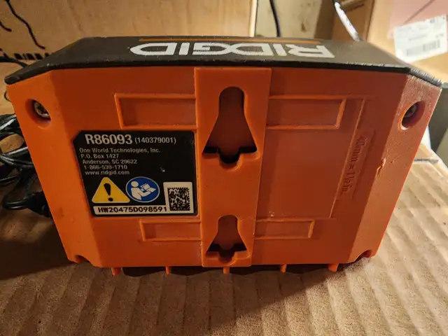 Ridgid R86093 Lithium-Ion Wall Mount Battery Charger in Power Tools in Windsor Region - Image 4