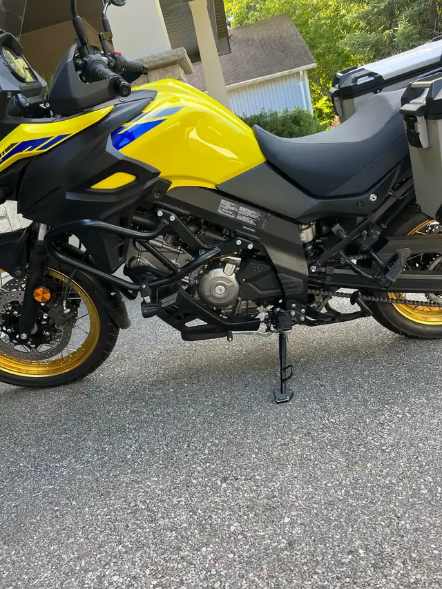 V-Strom 650 2023 Suzuki. Dual Sport in Other in Kitchener / Waterloo - Image 9