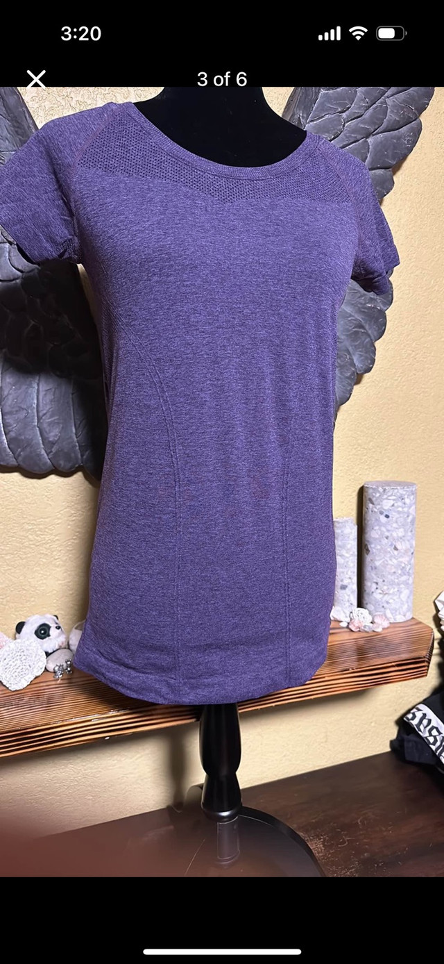 Zella Tee Shirt in Women's - Tops & Outerwear in Edmonton - Image 3