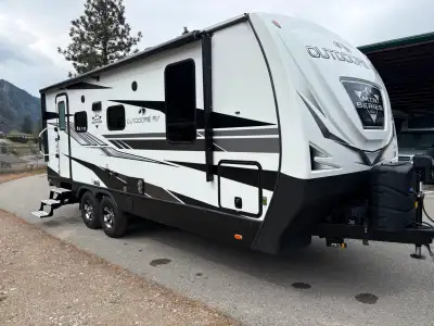 Outdoors RV 22FQS travel trailer 2023 1 slide with awning cover, 170 watt solar, 4 6volt batteries....