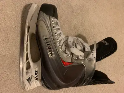 For sale are Bauer Vapor X60 senior mens hockey skate size 7.5. No cracks, missing parts, damage. St...