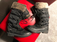 LADIES WINTER BOOTS Size 9m