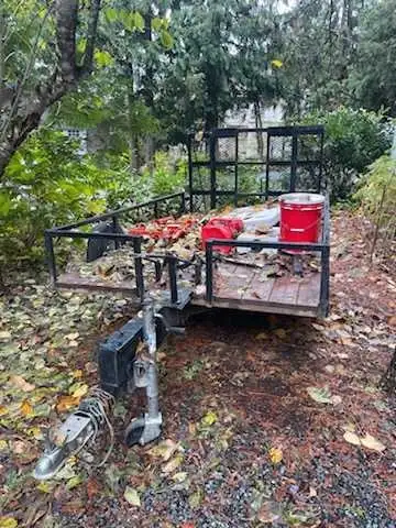 5x8ft flat deck trailer with ramp and wheel chalk for motorcycle Rebuilt last year with all new: Axe...