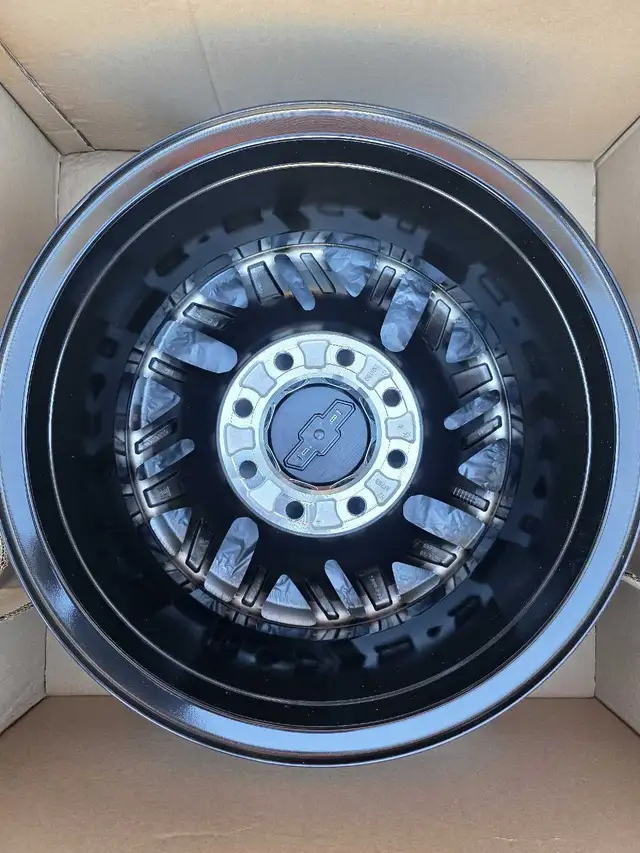 2024-2026 Chevrolet Silverado 1500 EV 18 inch Rims in Tires & Rims in Oshawa / Durham Region - Image 4