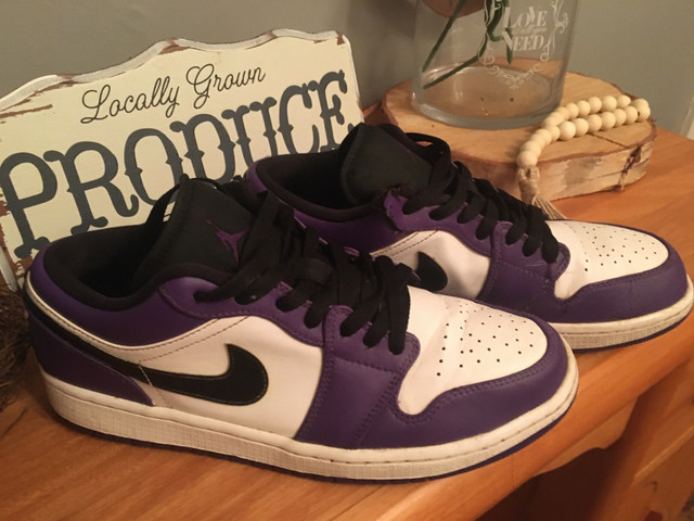 Jordan 1 low court purple 9.5 dans Chaussures pour hommes  à Edmundston