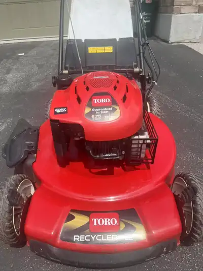 Toro electric start self-propelled lawnmower with new battery, Voir plus