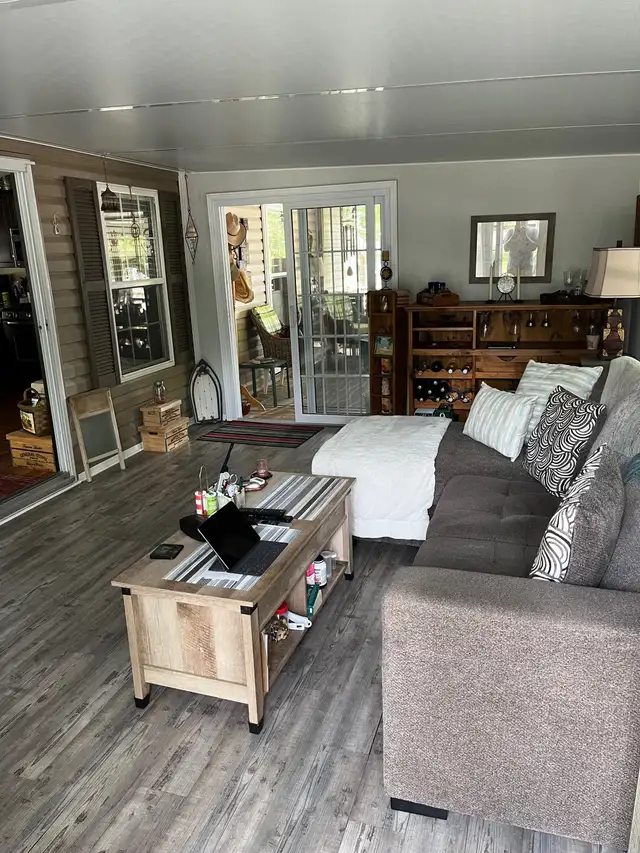 Fisherman’s Cove Cottager Escape 36X12 w/ large Sun/Screen Room. in Park Models in Owen Sound - Image 7