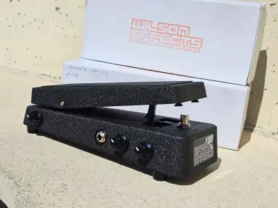 **PRICE DROP** WILSON FX Freaker V2 Wah 2025, View more
