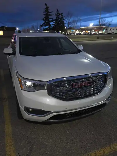 2019 GMC Acadia Denali – Fully Loaded | 4WD | Clean Great value for a luxury SUV – priced to sell! L...