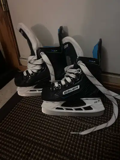 Bauer kids hockey skates Y6, View more