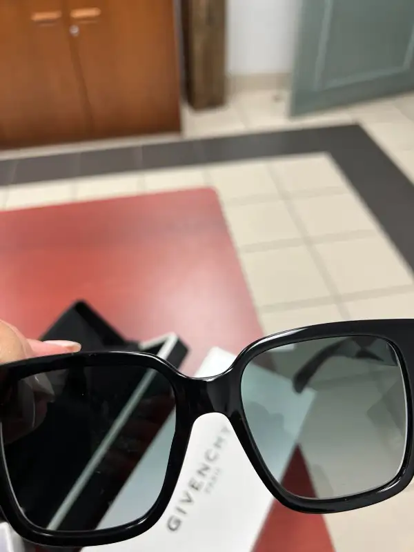 Givenchy Sunglasses64036936387713122