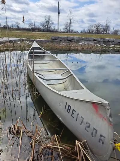 16' aluminum canoe for sale. Excellent condition, first $600 can have. Please no low blows offer.