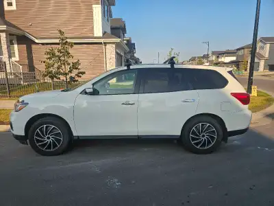 Great on gas Interior is mint 7 seater Good family car Low KM 130000 km Bluetooth & xm radio Brandne...