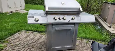 Je vends mon poêle BBQ Centro 4900 IR usagé, parfait pour les amateurs de grillades. Ce barbecue est...