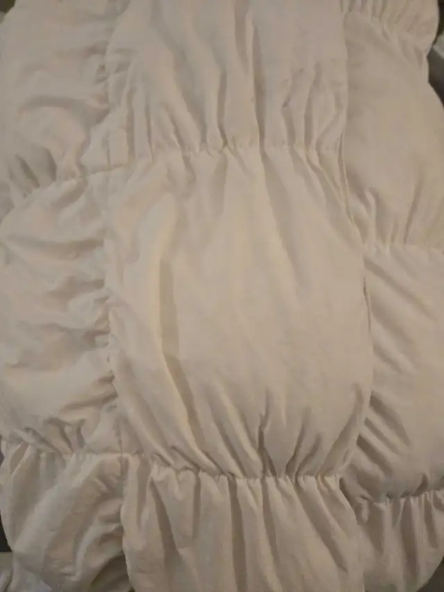 Feather duvet, small pillows and different blankets in Women's - Other in Ottawa - Image 5
