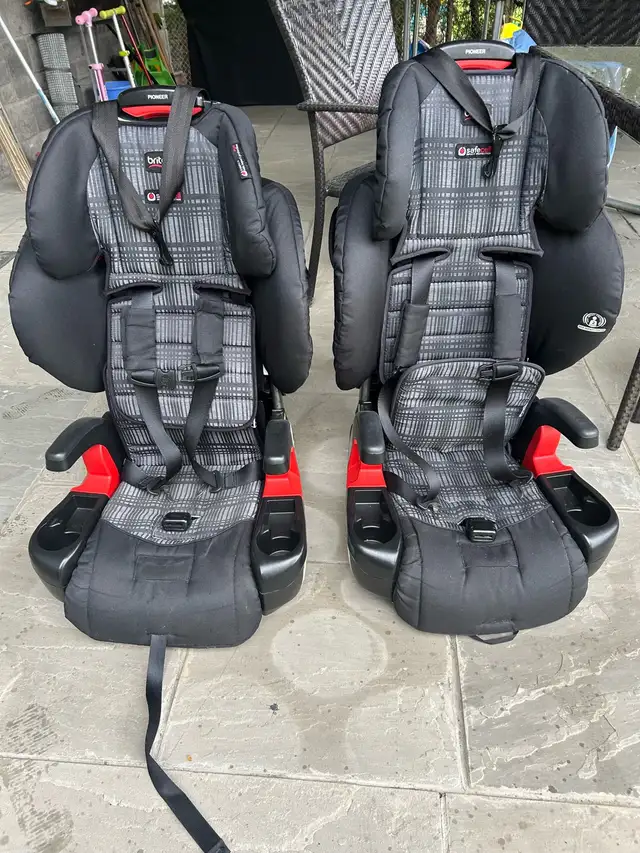 Britax Pioneer Car Seat in Strollers, Carriers & Car Seats in Oakville / Halton Region - Image 3