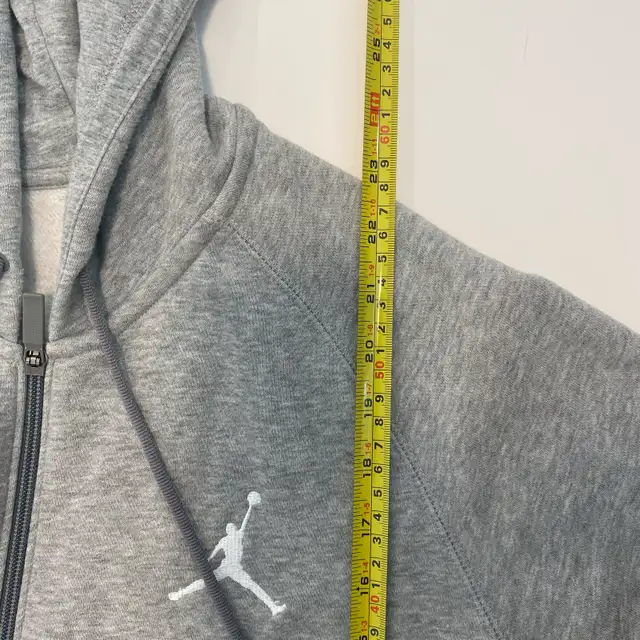 Air Jordan sweatershirt men’s size xlarge hoodie in Men's in Kingston - Image 4