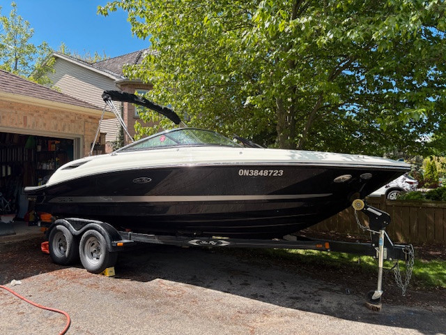 2013 SeaRay SLX 210, 5.0ltr w/Bravo 3 in Powerboats & Motorboats in St. Catharines